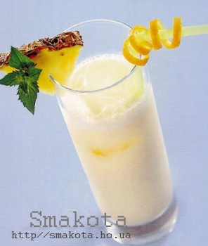 Коктель какосовый банан с молоком сливками